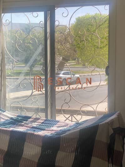 A unique opportunity for living or investment: a raised ground floor apartment with an area of ​​136 square meters is available for sale.