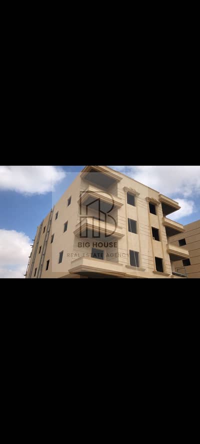 Apartment in a prime location in the heart of Obour City, 8th District, on Al-Zohour St. , near Line 10 & all services. Area: 175m, Immediate Delivery