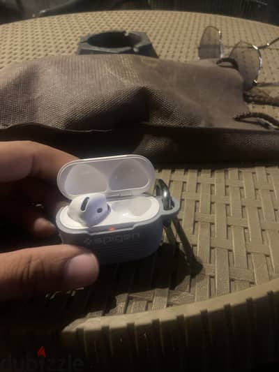 ايربود ٤ عاديه