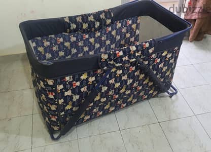 سرير اطفال للبيع