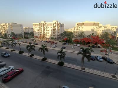 للايجار بمدينتي B12 شقه مفروشه أمام الكرافت ذوون والايست هب