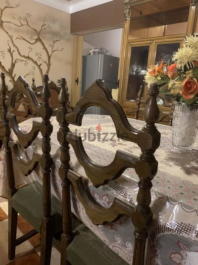 Full classic dining room