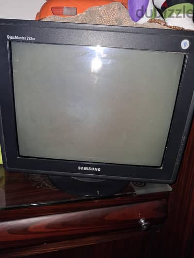 للبيع شاشة Samsung SyncMaster 793DF