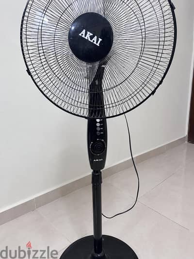 مروحة AKAI بحالة جيدة جدا للببع