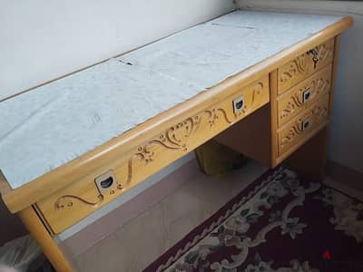 مكتب ومكتبه