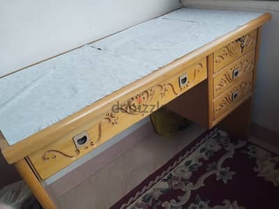 مكتب ومكتبه