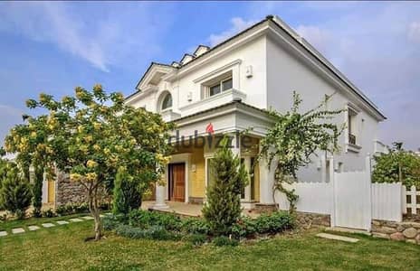 استلم فوري اخر تاون هاوس متشطب جاهز للسكن في ماونتن فيو 4 بجوار نيو جيزة