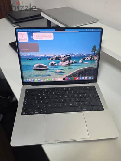 MacBook Pro m5 pro. Ram 48. Custom