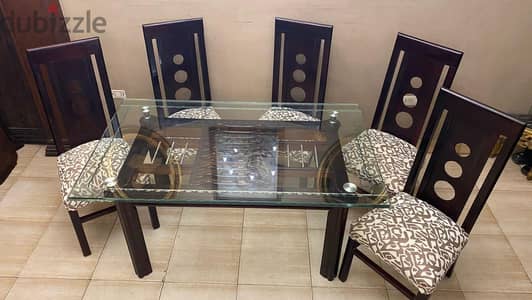 سفره وخمس كراسي زجاج سكوريت حالة ممتازة