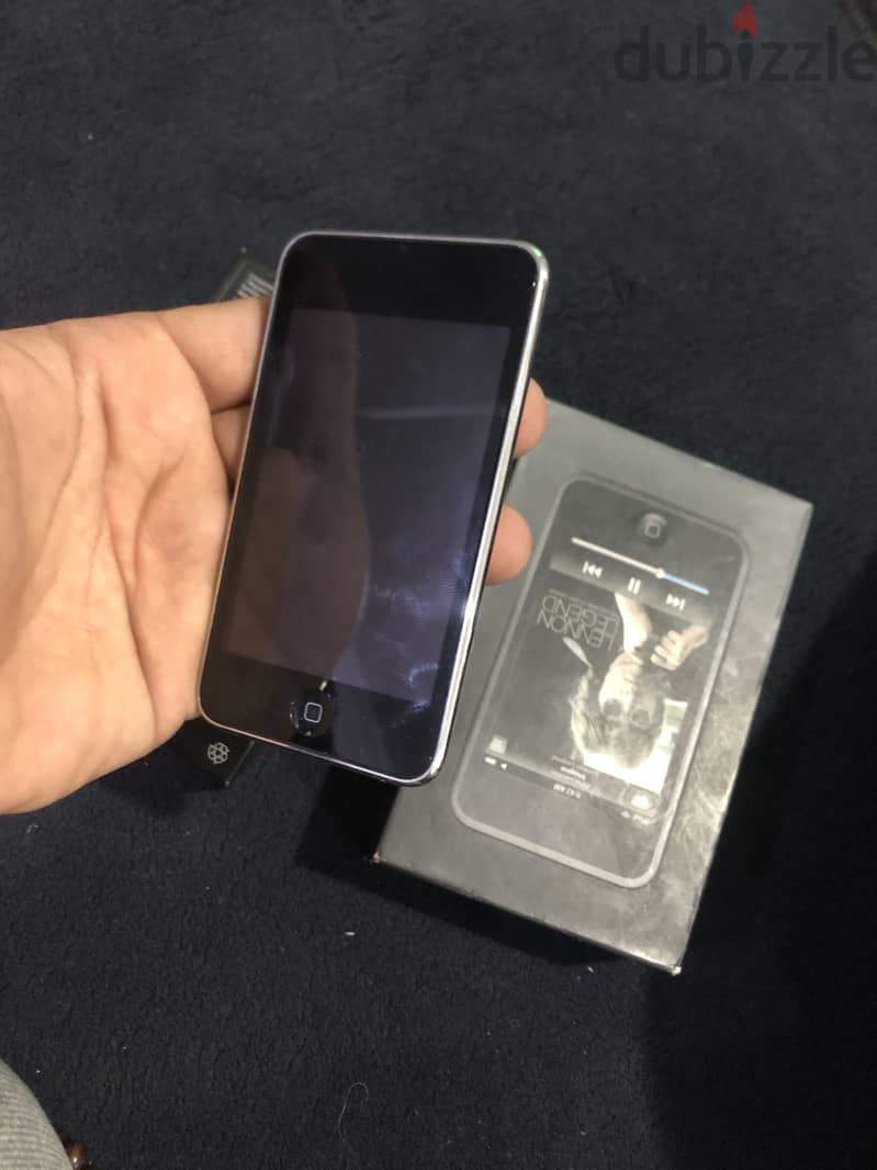 Apple iPod touch 8G  Excellent condition 1