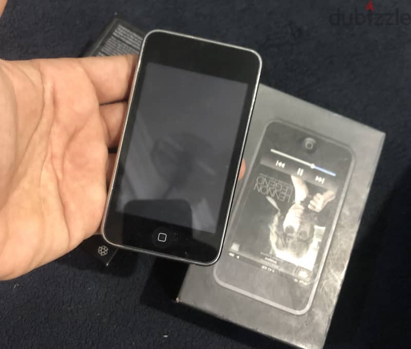 Apple iPod touch 8G  Excellent condition 2