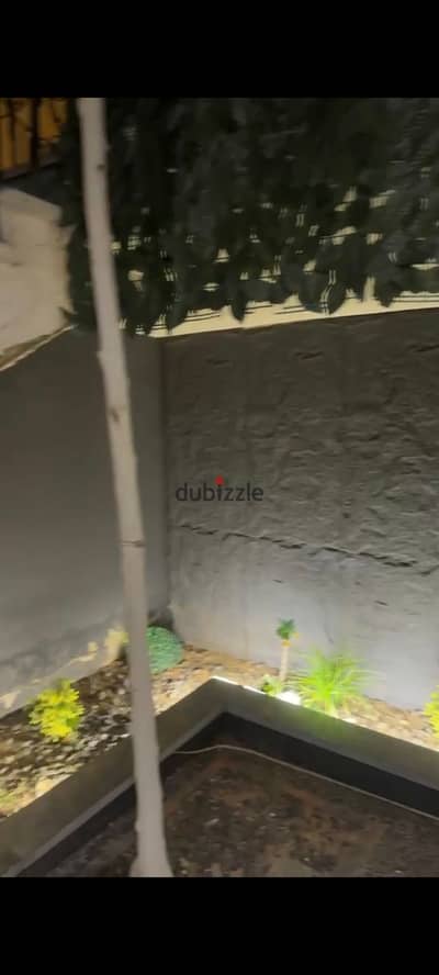 شقة للايجار ارضى بحديقة مدخل خاص تصلح جميع الاغراض والشركات اداري