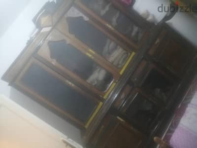 نيش خشب زان كل ارفف الزجاج موجوده ب ٢٠٠٠ج