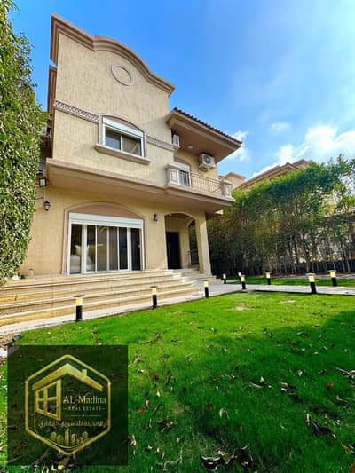 فيلا اول سكن تشطيب و فرش فندقي للايجار بالرحاب