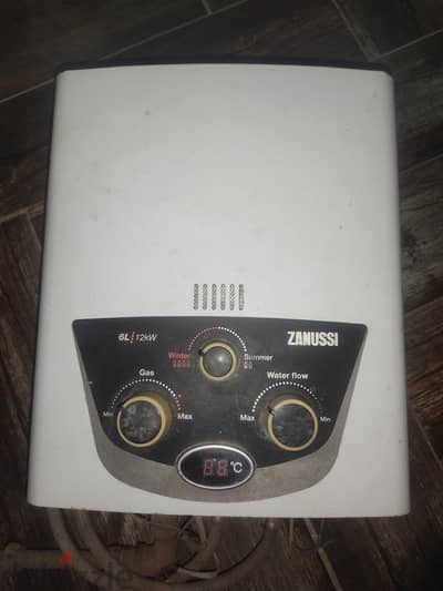 للبيع سخان غاز زانوسي Zanussi 6 لتر (بحالة الجديد)