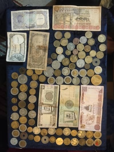 عملات ورقيه ومعدنيه وتحف قديمه
