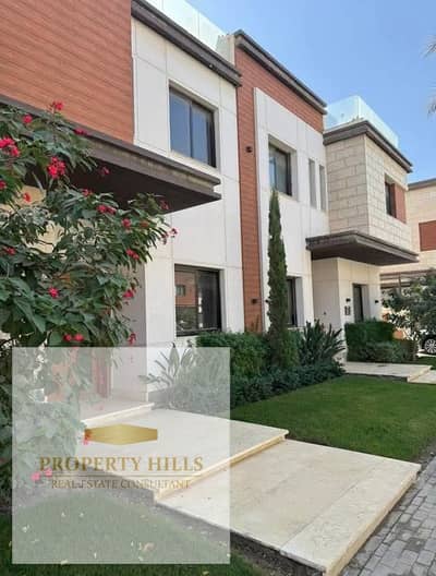 Villa for sale in the heart of the Fifth Settlement next to Mivida and Hyde Park in Azar Compound, and you can pay in installments over 10 years or a 45% cash discount