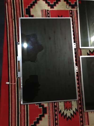 screen 15.4 حاله الجديد