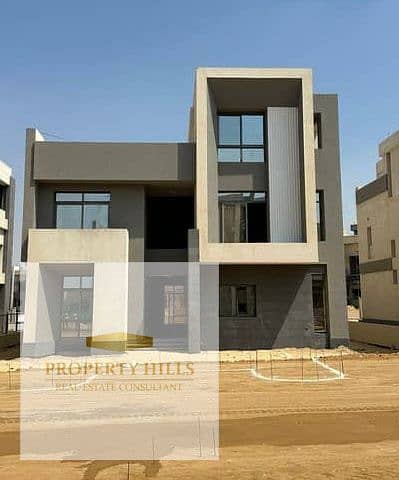آخر فيلا 315 m مستقلة برايم لوكيشن  متشطبة بالكامل في كومباوند سعادة في التجمع ب اول سعر طرح وتقسيط علي ٩ سنين