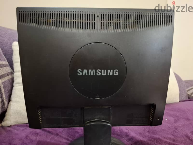 samsung syncmaster 743nx monitor ب 500 جنيه 1