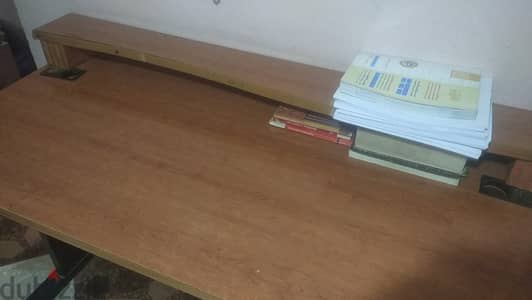 مكتب خشب + معدن برف جانبي - حالة ممتازة