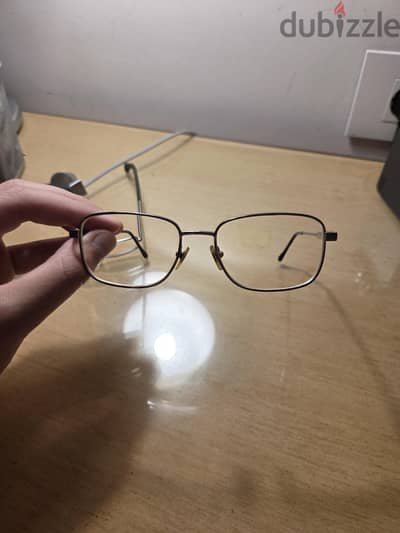 used glasses نظارات مستعملة