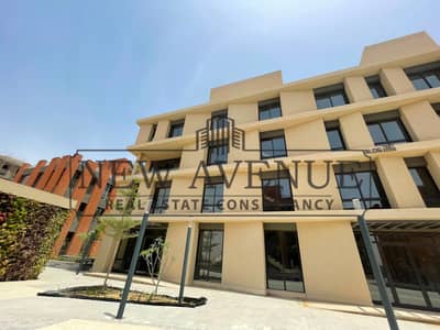 مبنى للإيجار في District 5  لشركة Marakez بالقاهرة الجديدة مساحة ٦٠٠ متر مربع بمدخل خاص
