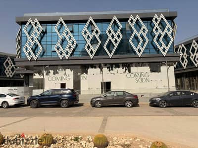 عيادة  للبيع على طريق جمال عبد الناصر، أمام مول العرب مباشرة في مدينة 6 أكتوبر، بإطلالة مباشرة على الواجهة –  في كازان مول وبالتقسيط