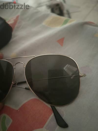 Ray-Ban Aviator sunglasses feature a thin metal frame