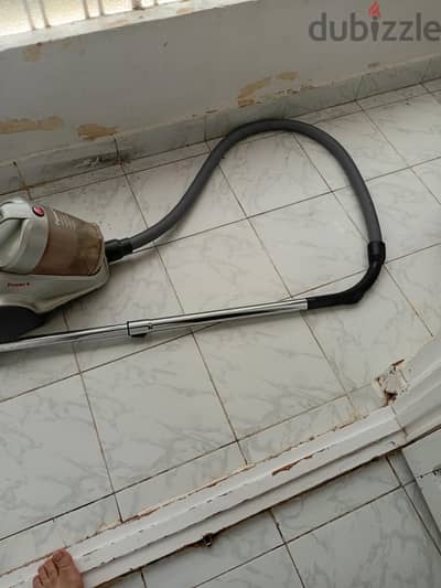مكنسنه كهربائيه