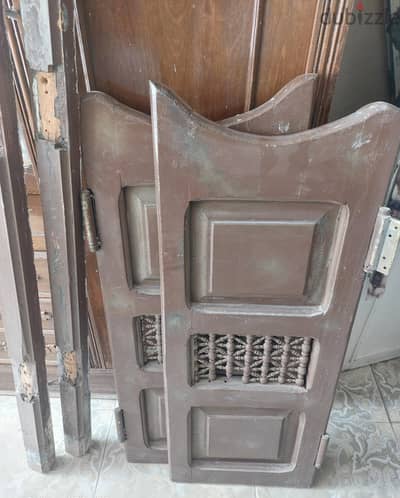 باب مروحة بحالة ممتازة بالحلق