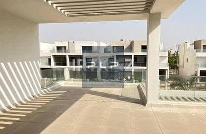 Townhouse for sale, immediate delivery in Fifth Settlement, minutes from the American University, Fifth Square Compound (Al Marasem)