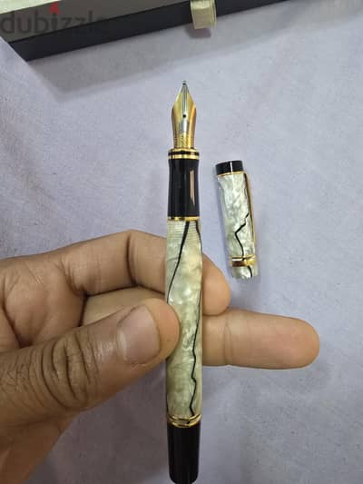 قلم باركر مطلي دهب حاله ممتازه