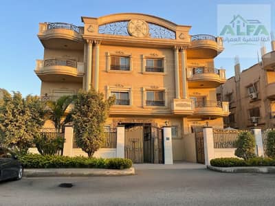 للإيجار بدون عفش شقة فاخرة في التجمع القاهرة الجديدة  350م² داخل فيلا خاصة بكمبوند النخيل  التجمع الأول