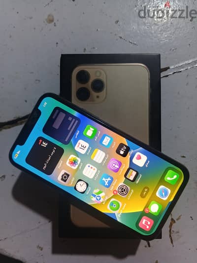 iPhone 11 pro بالكرتونه بدون اي اعطال نهائياً