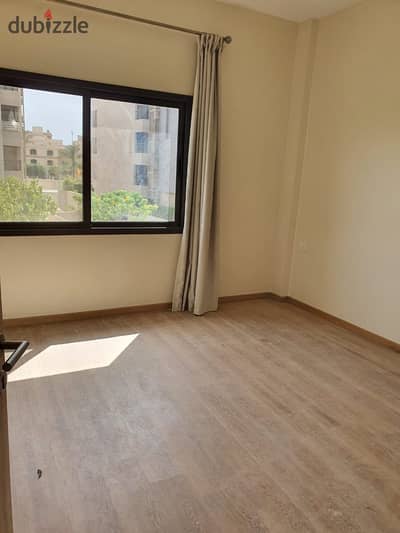 شقة للإيجار بالتكييفات والمطبخ في فيفث سكوير