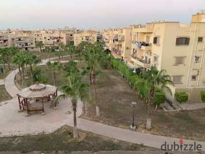 شقة مميزة للبيع في كمباوند النخيل بالقاهرة الجديدة – 3 غرف نوم، ريسبشن كبير، مطبخ واسع، حصة خاصة في الجراج، شرفات، داخل مجتمع سكني راقٍ يوفر الهدوء وا