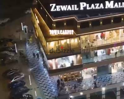 محل 60م لقطة للبيع كاش بمول زويل بلازا 6 أكتوبر. تشطيب سوبر لوكس، دور أول، استلام فوري. المول شغال بالكامل بجوار وورلد جيم ومدينة زويل. السعر: 7.8 مليون.