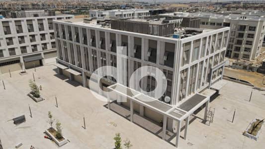مكتب إداري للإيجار بمساحة 354 متر مربع في كمبوند ميفيدا بيزنس بارك- متشطب أو غير- القاهرة الجديدة - موقع متميز في التجمع الخامس