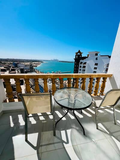 شالية مميز بالفرش للبيع في بورتو مارينا Porto Marina – North Coast الساحل الشمالي  موقع مميز وإطلالة على المارينا - استلام فوري