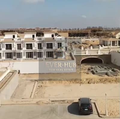 For sale: *I Villa*, a distinctive villa within *Mountain View iCity October*. Area: 190 meters. Immediate delivery. Sea view overlooking other villas