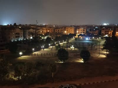 فرصة مميزة لامتلاك شقة واسعة في منطقةganob el acadmya، إحدى أكثر المناطق طلباً بالقاهرة الجديدة، تتمتع بموقع استراتيجي قريب من كافة الخدمات والمحاور