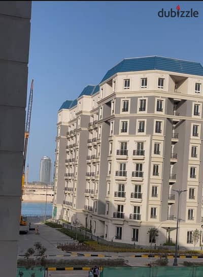 لسرعة البيع شالية لقطة دبل فيو متشطب بالكامل بالتكيفات استلام فوري علي الفرش في داون تاون بالعلمين الجديده
