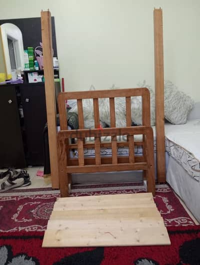 سرير طفل عنده عشر سنوات
