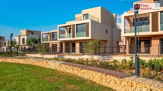 استلام فوري - فيلا للبيع 400م كمبوند سوديك East بالتقسيط في لوكيشن مميز علي طريق السويس مباشرة قريب من الشروق و مدينتي و 15 دقيقه من مطار القاهرة