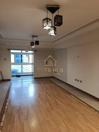 Apartment for rent in Sheikh Zayed, Hadayek El Mohandeseen compound, 3 bedrooms, kitchen and air conditioning Elevator in the building Apartment for rent in Sheikh Zayed, Hadayek El Mohandeseen compound, 3 bedrooms, kitchen and air conditioning Elevator in the building