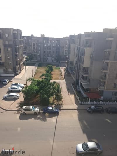 للبيع شقه في دار مصر الاندلس زون 1 صف اول علي التسعين الجنوبي ومباشره امام كومبوند الهايد بارك ودقايق للجامعه الامريكيه مساحه 130م بفيو مفتوح