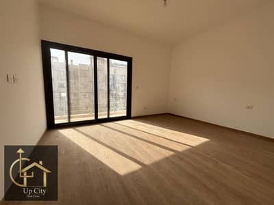 شقة للإيجار بإطلالة على الحديقة في فيفث سكوير المراسم – القاهرة الجديدة