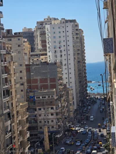 شقة للبيع على اسكندر ابراهيم الرئيسي غرف ورسبشن قطعتين حمام ومطبخ الدور ١١ وليس الاخير اتنين اسانسير