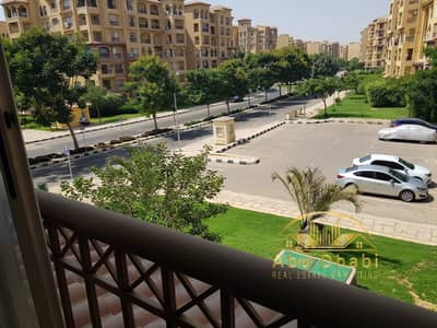 شقه 259 م للبيع بمدينتي B1 اطلاله مميزه علي شارع رئيسي امام نادي مدينتي الرياضي مباشره